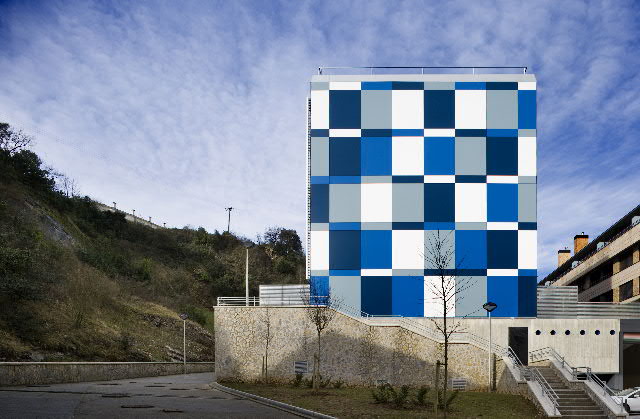 Fotografía de Residencial. Accesit 2. 60 VIVIENDAS VPO y GARAJES (SAN SEBASTIAN)